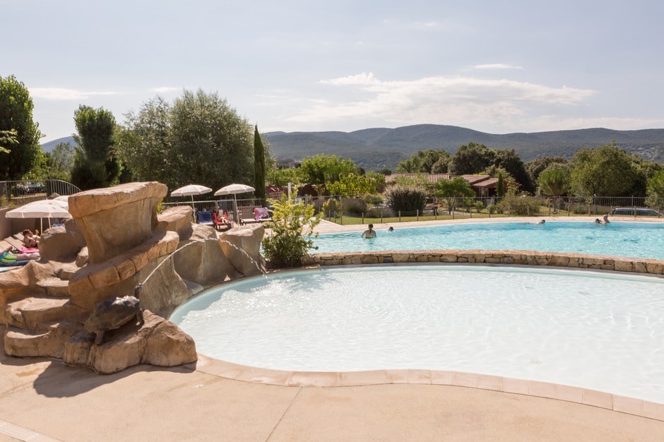 bassin du camping avec piscine en Ardèche